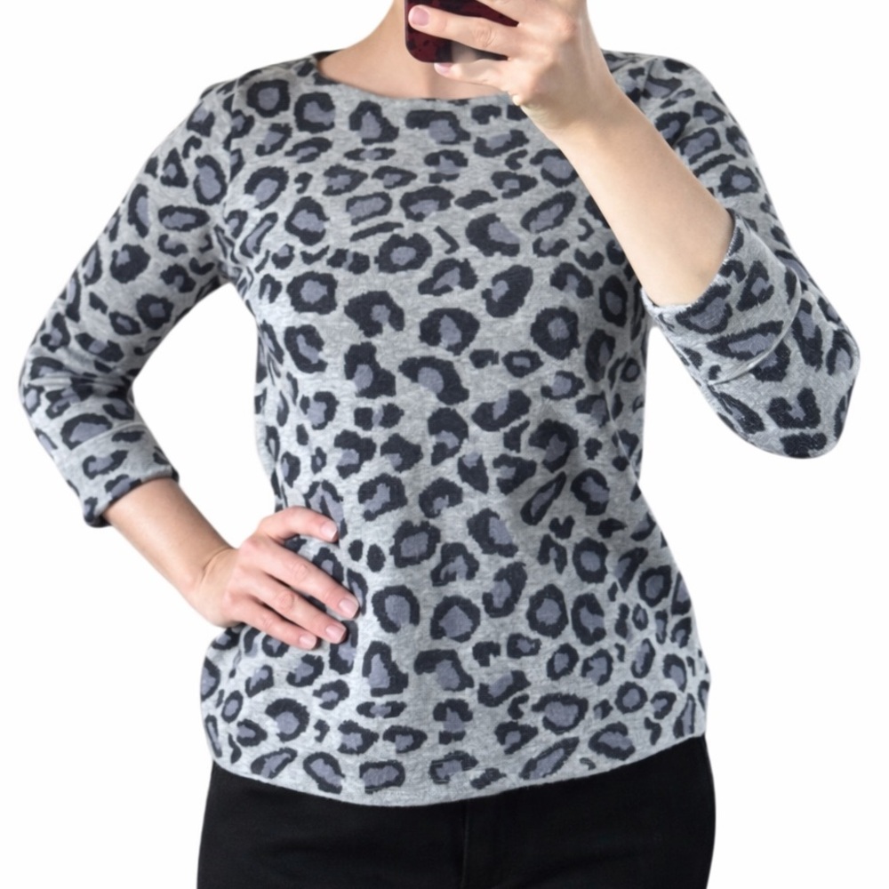 Tahari‎ Gray Snow Leopard Print Knit Top 3/4 Sleeve Soft Stretch Pullover Small